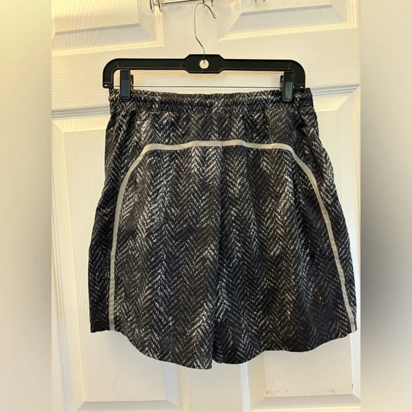 Lululemon Pace Breaker Short *9" Updated in Bleached Herringbone Multi - Picture 5 of 7